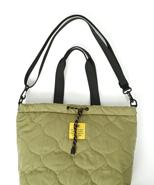 KiU(キウ)の「パデッドドロストトートバッグ(12L)(トートバッグ・レディース・テラコッタ/ブラック/カーキ/アイボリー・FREE)」の10枚目の写真
