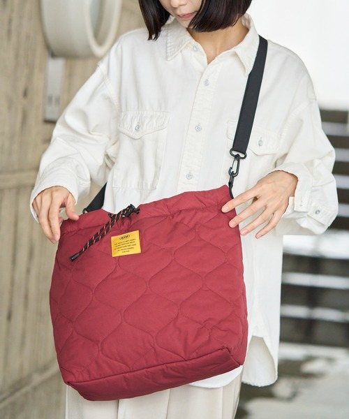 KiU(キウ)の「パデッドドロストトートバッグ(12L)(トートバッグ・レディース・テラコッタ/ブラック/カーキ/アイボリー・FREE)」の18枚目の写真