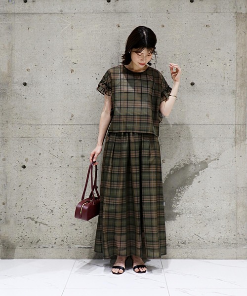 Jines（ジネス）の「シアーチェックタックギャザースカート【セットアップ可】（スカート・レディース・カーキ・38）」の2枚目の写真