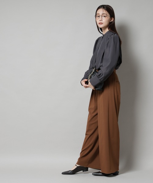 NANO universe（ナノユニバース）の「ショルダーギャザーブラウス（シャツ/ブラウス・レディース・チャコール/ライトブルー・S/M）」の6枚目の写真