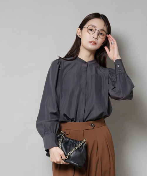 NANO universe（ナノユニバース）の「ショルダーギャザーブラウス（シャツ/ブラウス・レディース・チャコール/ライトブルー・S/M）」の9枚目の写真