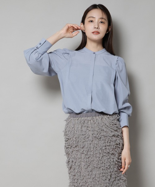 NANO universe（ナノユニバース）の「ショルダーギャザーブラウス（シャツ/ブラウス・レディース・チャコール/ライトブルー・S/M）」の3枚目の写真
