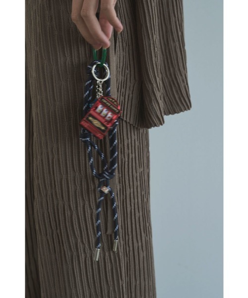 marjour（マージュール）の「SLOT CHARM（キーホルダー・レディース・ネイビー/グリーン・FREE）」の9枚目の写真