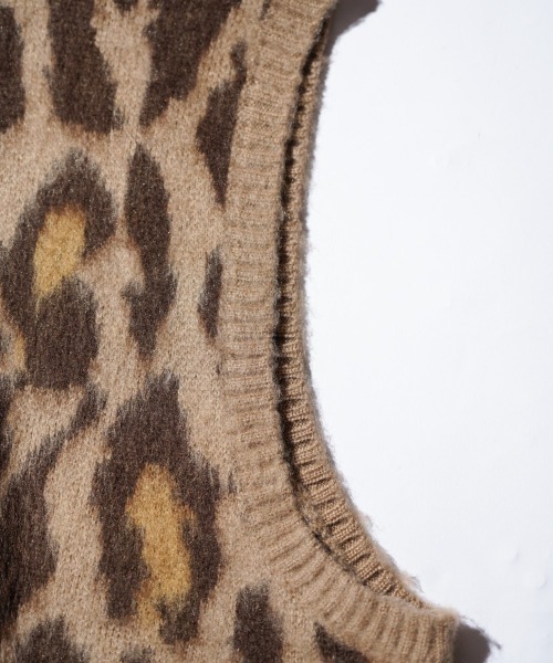 TOWNCRAFT(タウンクラフト)の「TOWNCRAFT タウンクラフト / VINTAGE PATTERN SHAGGY ZIP VEST(ベスト・メンズ・オリーブ/カーキ/グレー系1/グレー/その他1/その他2・SMALL/MEDIUM/LARGE)」の16枚目の写真