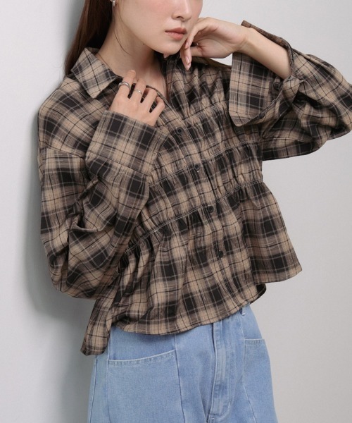 Bab(バブ)の「シャーリングビスチェ風デザインチェックシャツ(シャツ/ブラウス・レディース・ブラウン/ベージュ/ブラック・M)」の1枚目の写真