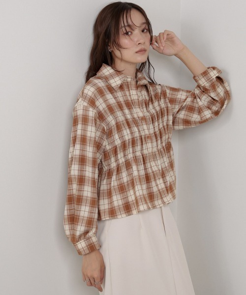 Bab(バブ)の「シャーリングビスチェ風デザインチェックシャツ(シャツ/ブラウス・レディース・ブラウン/ベージュ/ブラック・M)」の4枚目の写真
