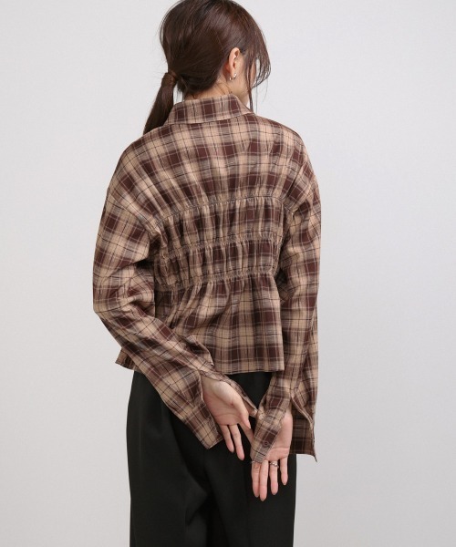 Bab(バブ)の「シャーリングビスチェ風デザインチェックシャツ(シャツ/ブラウス・レディース・ブラウン/ベージュ/ブラック・M)」の20枚目の写真