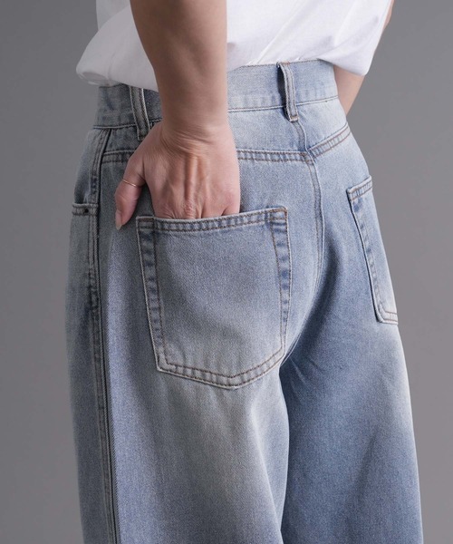 .WORKS(ドットワークス)の「デニムバレルレッグパンツ(デニムパンツ・レディース・ライトブルー/サックスブルー/ブルー/ダークグレー・61/64/67)」の22枚目の写真