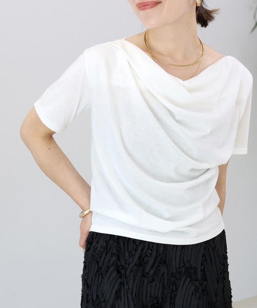 Aletta vita（アレッタビータ）の「T/C天竺ドレープネック半袖プルオーバー（Tシャツ/カットソー・レディース・ブラック/オフホワイト/ブラウン・M）」の2枚目の写真