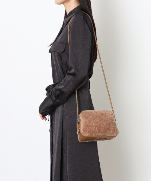 cache cache(カシュ カシュ)の「カシュカシュ cachecache / フェイクボアミニショルダー(ショルダーバッグ・レディース・ベージュ/グレー/アイボリー・FREE)」の1枚目の写真