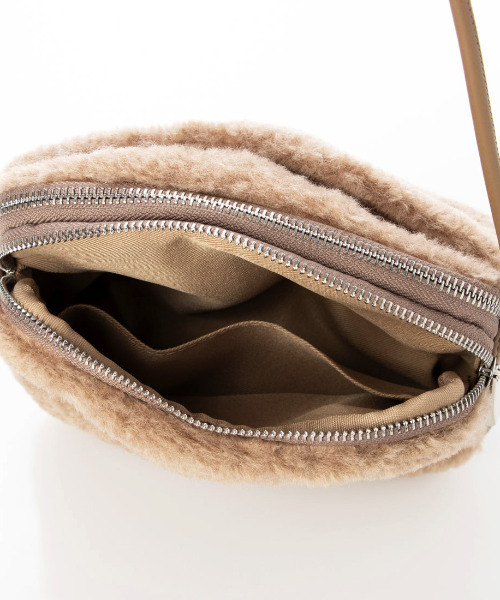cache cache(カシュ カシュ)の「カシュカシュ cachecache / フェイクボアミニショルダー(ショルダーバッグ・レディース・ベージュ/グレー/アイボリー・FREE)」の21枚目の写真