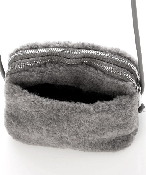cache cache(カシュ カシュ)の「カシュカシュ cachecache / フェイクボアミニショルダー(ショルダーバッグ・レディース・ベージュ/グレー/アイボリー・FREE)」の15枚目の写真