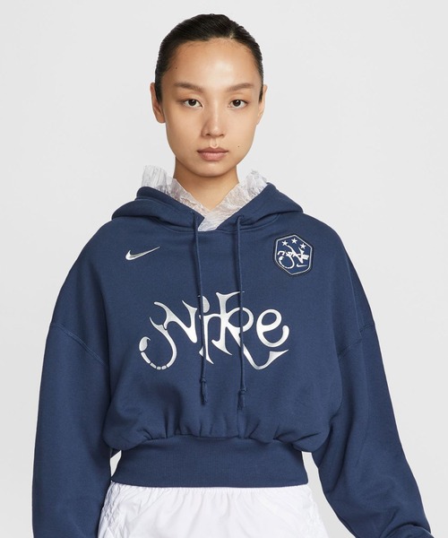 atmos pink（アトモスピンク）の「NIKE AS W NSW OS FLC CROP PO HDY GC / ナイキ ウィメンズ NSW OS クロップ フリース プルオーバー L/S フーディ 【SP】（パーカー・レディース・ホワイト/ネイビー・S/M/L）」の2枚目の写真