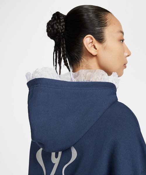 atmos pink（アトモスピンク）の「NIKE AS W NSW OS FLC CROP PO HDY GC / ナイキ ウィメンズ NSW OS クロップ フリース プルオーバー L/S フーディ 【SP】（パーカー・レディース・ホワイト/ネイビー・S/M/L）」の17枚目の写真