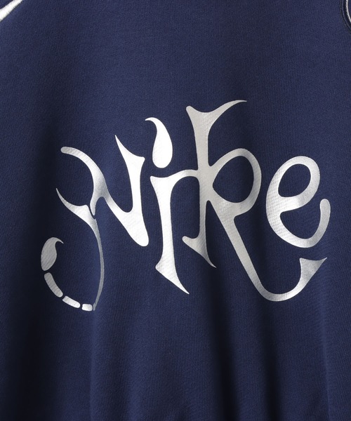 atmos pink（アトモスピンク）の「NIKE AS W NSW OS FLC CROP PO HDY GC / ナイキ ウィメンズ NSW OS クロップ フリース プルオーバー L/S フーディ 【SP】（パーカー・レディース・ホワイト/ネイビー・S/M/L）」の14枚目の写真