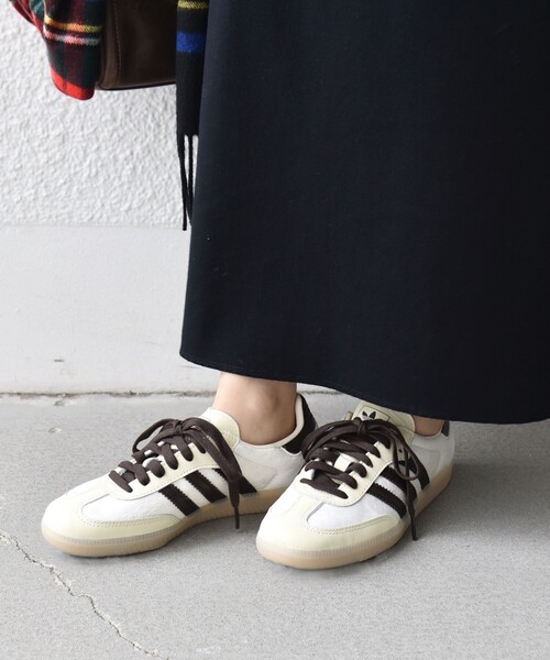 adidas(アディダス)の「adidas originals:SAMBA OG(スニーカー・レディース・ナチュラル/ブラック/ブラウン・35/30/50/45/40)」の4枚目の写真