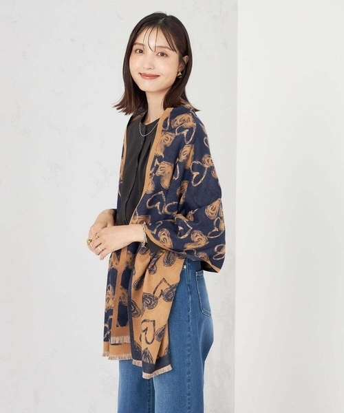 a.v.v（アーヴェヴェ）の「ハート柄ジャガード大判ストール（ストール/ショール・レディース・ブラック/グリーン/ネイビー・38）」の3枚目の写真