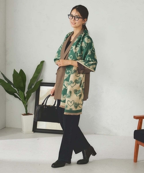 a.v.v（アーヴェヴェ）の「ハート柄ジャガード大判ストール（ストール/ショール・レディース・ブラック/グリーン/ネイビー・38）」の9枚目の写真