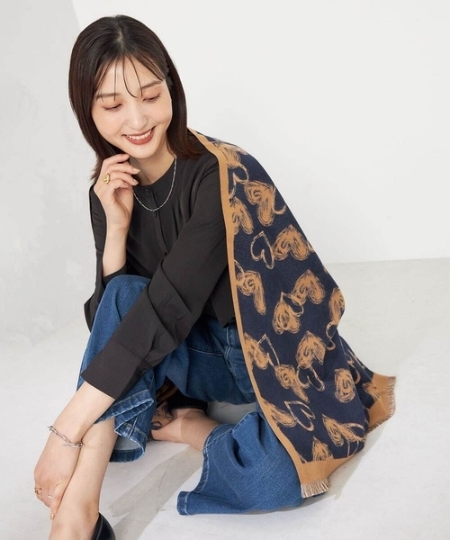 a.v.v（アーヴェヴェ）の「ハート柄ジャガード大判ストール（ストール/ショール・レディース・ブラック/グリーン/ネイビー・38）」の16枚目の写真