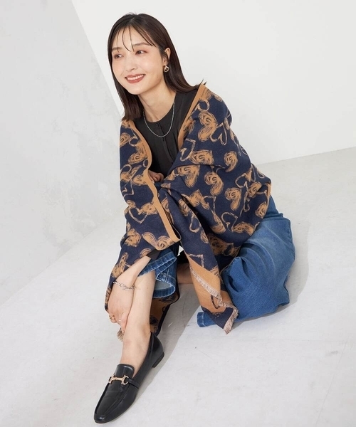 a.v.v（アーヴェヴェ）の「ハート柄ジャガード大判ストール（ストール/ショール・レディース・ブラック/グリーン/ネイビー・38）」の17枚目の写真