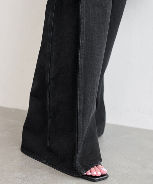 U by SPICK&SPAN（ユーバイスピックアンドスパン）の「《追加》サイドタックワイドデニム（デニムパンツ・レディース・ブルー/ブラック・34/36/38）」の4枚目の写真