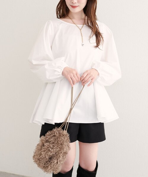 natural couture(ナチュラルクチュール)の「フレアヘムブラウス(シャツ/ブラウス・レディース・ブラック/ボルドー/オフホワイト・FREE)」の1枚目の写真