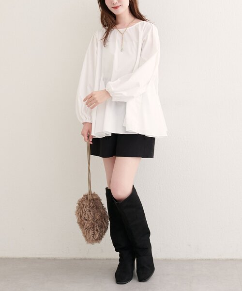 natural couture(ナチュラルクチュール)の「フレアヘムブラウス(シャツ/ブラウス・レディース・ブラック/ボルドー/オフホワイト・FREE)」の5枚目の写真