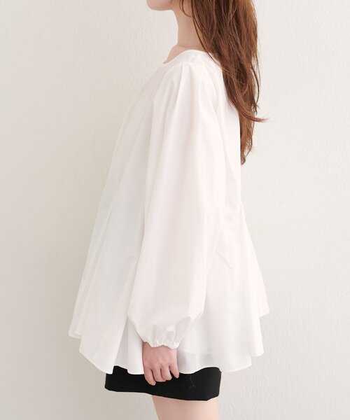 natural couture(ナチュラルクチュール)の「フレアヘムブラウス(シャツ/ブラウス・レディース・ブラック/ボルドー/オフホワイト・FREE)」の6枚目の写真