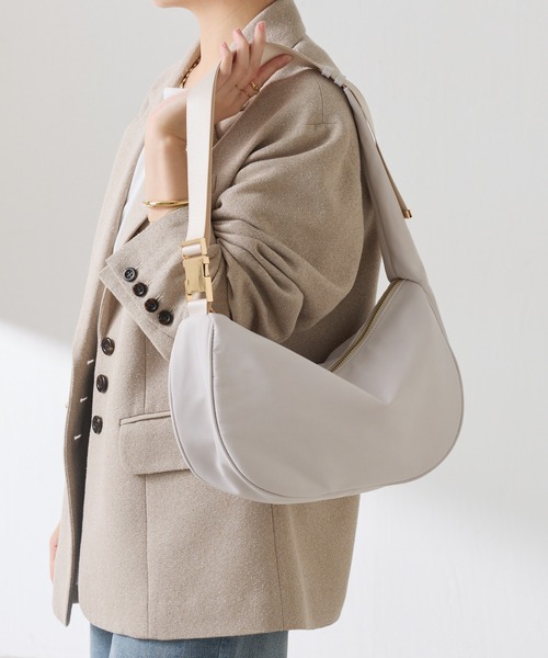 PAPILLONNER（パピヨネ）の「撥水テープショルダーバッグ/強撥水/マルチウェイ/500mlペットボトル収納可（ショルダーバッグ・レディース・ダークブラウン/ブラック/アイボリー/ベージュ・FREE）」の2枚目の写真