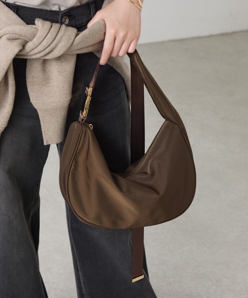 PAPILLONNER（パピヨネ）の「撥水テープショルダーバッグ/強撥水/マルチウェイ/500mlペットボトル収納可（ショルダーバッグ・レディース・ダークブラウン/ブラック/アイボリー/ベージュ・FREE）」の13枚目の写真