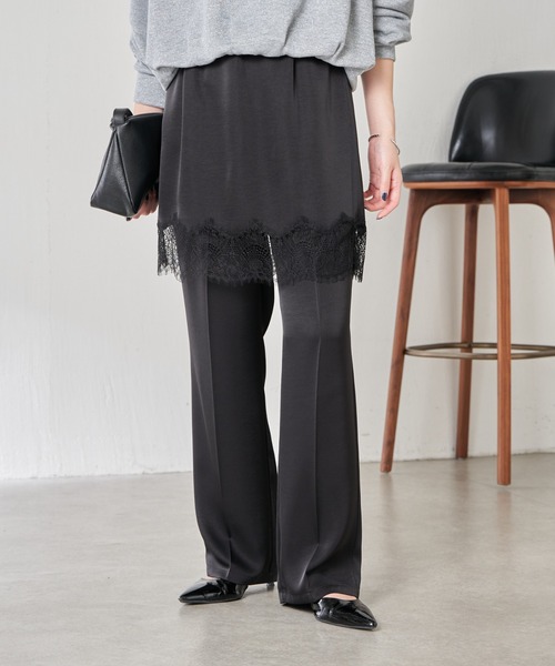 COLLAGE GALLARDAGALANTE(コラージュガリャルダガランテ)の「サテンレースレイヤードパンツ(その他パンツ・レディース・オフホワイト/ブラック・FREE)」の1枚目の写真