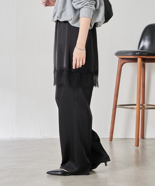 COLLAGE GALLARDAGALANTE(コラージュガリャルダガランテ)の「サテンレースレイヤードパンツ(その他パンツ・レディース・オフホワイト/ブラック・FREE)」の5枚目の写真