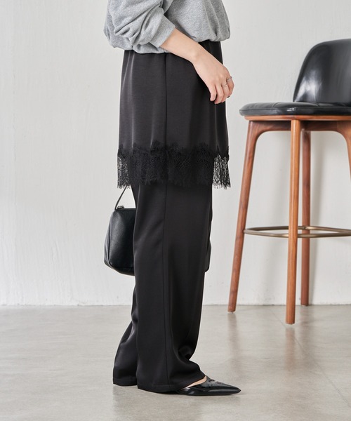 COLLAGE GALLARDAGALANTE(コラージュガリャルダガランテ)の「サテンレースレイヤードパンツ(その他パンツ・レディース・オフホワイト/ブラック・FREE)」の7枚目の写真