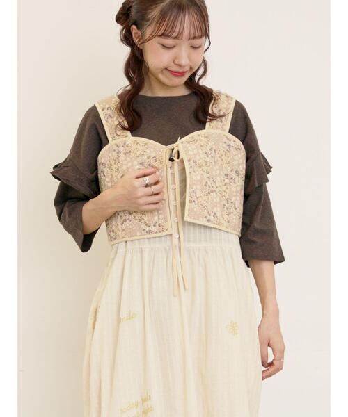 Samansa Mos2(サマンサ モスモス)の「パッチワーク風花柄キルトビスチェ(ベスト・レディース・ブラック/ベージュ/イエロー・F)」の11枚目の写真