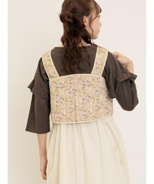 Samansa Mos2(サマンサ モスモス)の「パッチワーク風花柄キルトビスチェ(ベスト・レディース・ブラック/ベージュ/イエロー・F)」の15枚目の写真