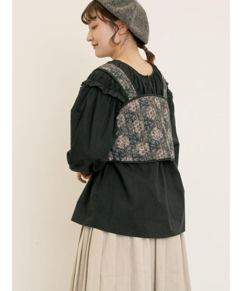 Samansa Mos2(サマンサ モスモス)の「パッチワーク風花柄キルトビスチェ(ベスト・レディース・ブラック/ベージュ/イエロー・F)」の18枚目の写真