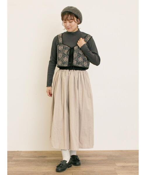 Samansa Mos2(サマンサ モスモス)の「パッチワーク風花柄キルトビスチェ(ベスト・レディース・ブラック/ベージュ/イエロー・F)」の13枚目の写真