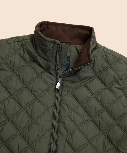 BROOKS BROTHERS（ブルックスブラザーズ）の「ポリエステル　モックネック　キルティングベスト（ベスト・メンズ・オリーブ・LARGE/MEDIUM/SMALL/X-LARGE）」の3枚目の写真