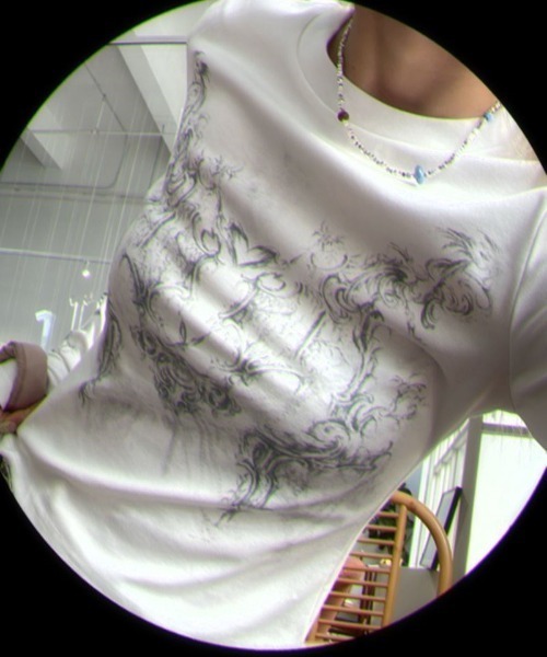 DEVICE（デバイス）の「フィンガーホール付き Y2K グランジ プリント デザイン ロンT（Tシャツ/カットソー・レディース・ホワイト/ブラック・FREE）」の20枚目の写真