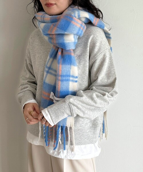 fredy emue（フレディエミュ）の「【秋冬の差し色に】ソフトタッチチェックマフラー 40（マフラー・レディース・ブラウン系その他/ホワイト系その他/ブルー系その他/オレンジ系その他・FREE）」の7枚目の写真