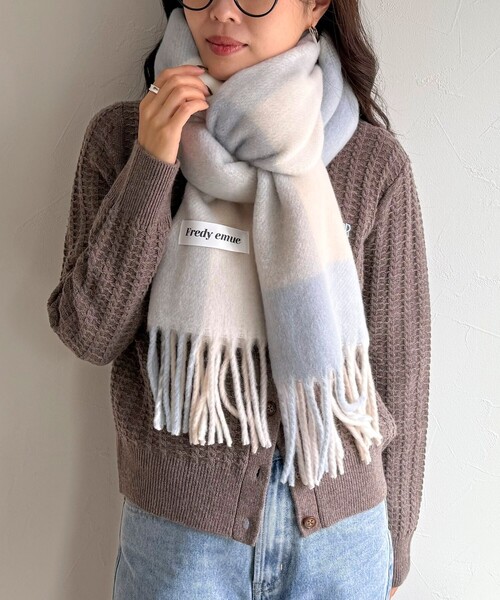 fredy emue（フレディエミュ）の「【秋冬の差し色に】ソフトタッチチェックマフラー 40（マフラー・レディース・ブラウン系その他/ホワイト系その他/ブルー系その他/オレンジ系その他・FREE）」の9枚目の写真