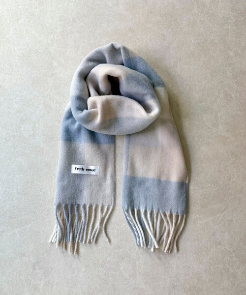 fredy emue（フレディエミュ）の「【秋冬の差し色に】ソフトタッチチェックマフラー 40（マフラー・レディース・ブラウン系その他/ホワイト系その他/ブルー系その他/オレンジ系その他・FREE）」の17枚目の写真