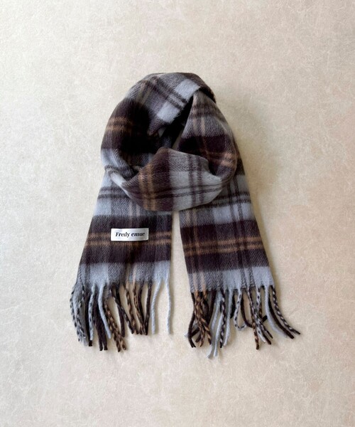 fredy emue（フレディエミュ）の「【秋冬の差し色に】ソフトタッチチェックマフラー 40（マフラー・レディース・ブラウン系その他/ホワイト系その他/ブルー系その他/オレンジ系その他・FREE）」の19枚目の写真