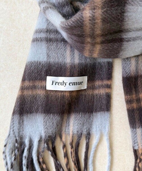 fredy emue（フレディエミュ）の「【秋冬の差し色に】ソフトタッチチェックマフラー 40（マフラー・レディース・ブラウン系その他/ホワイト系その他/ブルー系その他/オレンジ系その他・FREE）」の20枚目の写真