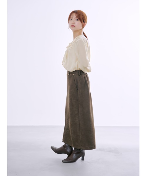 COHINA(コヒナ)の「ゴールドリベットスウェードライクスカート 【低身長・小柄女性】(スカート・レディース・ブルー/ベージュ/ブラウン・XS-Short/S-Short/XS-Regular/S-Regular)」の4枚目の写真