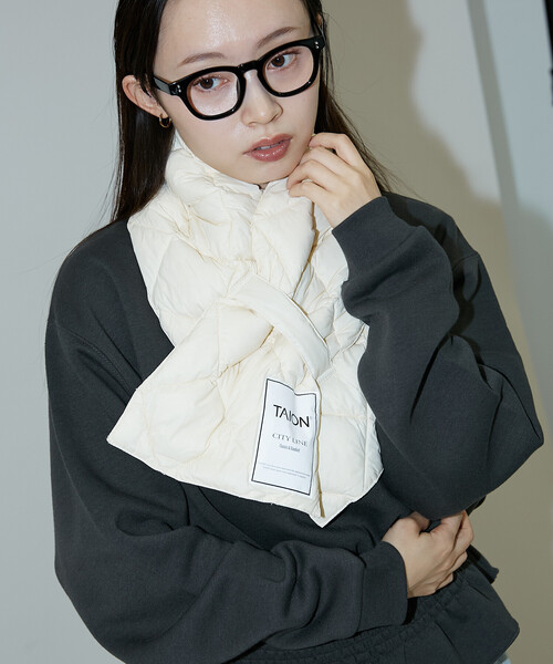PUBLUX（パブリュクス）の「TAION/タイオン CITY DOWN SCARF　限定展開/シティ ダウン スカーフ マフラー（マフラー・レディース・ブラック/ベージュ/オフホワイト・ONE SIZE）」の19枚目の写真
