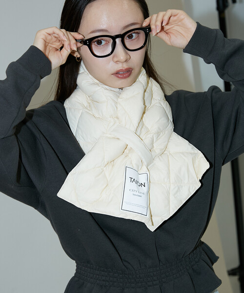 PUBLUX（パブリュクス）の「TAION/タイオン CITY DOWN SCARF　限定展開/シティ ダウン スカーフ マフラー（マフラー・レディース・ブラック/ベージュ/オフホワイト・ONE SIZE）」の21枚目の写真