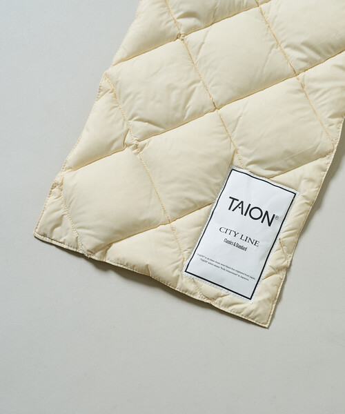 PUBLUX（パブリュクス）の「TAION/タイオン CITY DOWN SCARF　限定展開/シティ ダウン スカーフ マフラー（マフラー・レディース・ブラック/ベージュ/オフホワイト・ONE SIZE）」の22枚目の写真