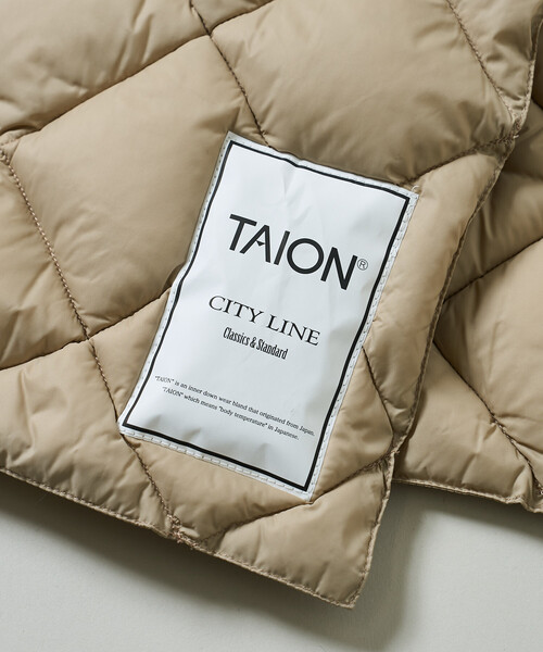 PUBLUX（パブリュクス）の「TAION/タイオン CITY DOWN SCARF　限定展開/シティ ダウン スカーフ マフラー（マフラー・レディース・ブラック/ベージュ/オフホワイト・ONE SIZE）」の11枚目の写真