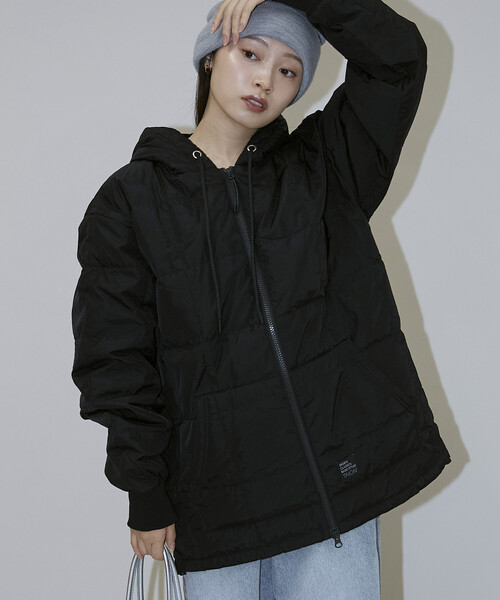 PUBLUX(パブリュクス)の「TAION/タイオン SC FRONT ZIP DOWN HOODIE 限定展開/スポーツ クラシック フロント ジップ ダウン フーディー(ダウンジャケット/コート・レディース・グレー/ブラック・LARGE/X-LARGE/MEDIUM)」の1枚目の写真